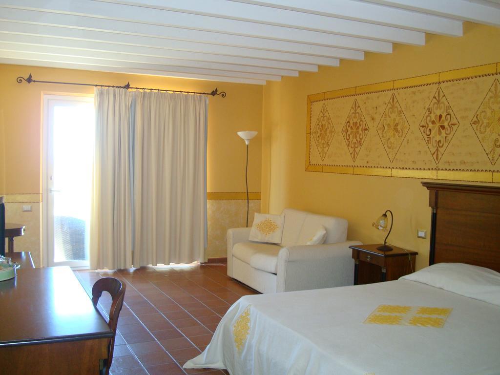 Country Resort Capo Nieddu Santa Caterina Di Pittinuri  Værelse billede